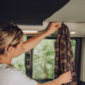 Háky BusBoxx na výklopnú strechu VW T5 / T6 / 2 kusy