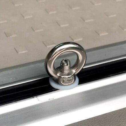 BusBoxx Zurrösen – upevňovacie očká do sedadlovej lišty VW T5/T6/T6.1 (4 ks)