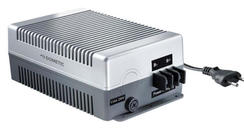 Dometic PerfectCharge IU 81212 – automatická nabíjačka 8 A pre 12 V batérie