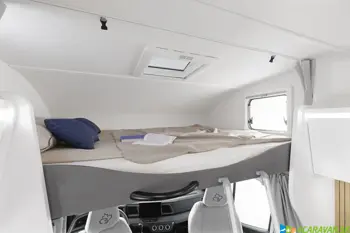 A 595 – priestranná dvojposteľ v alkovni.