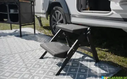 Hliníkový skladací dvojstupňový schod – extra ľahký a pevný 150 kg